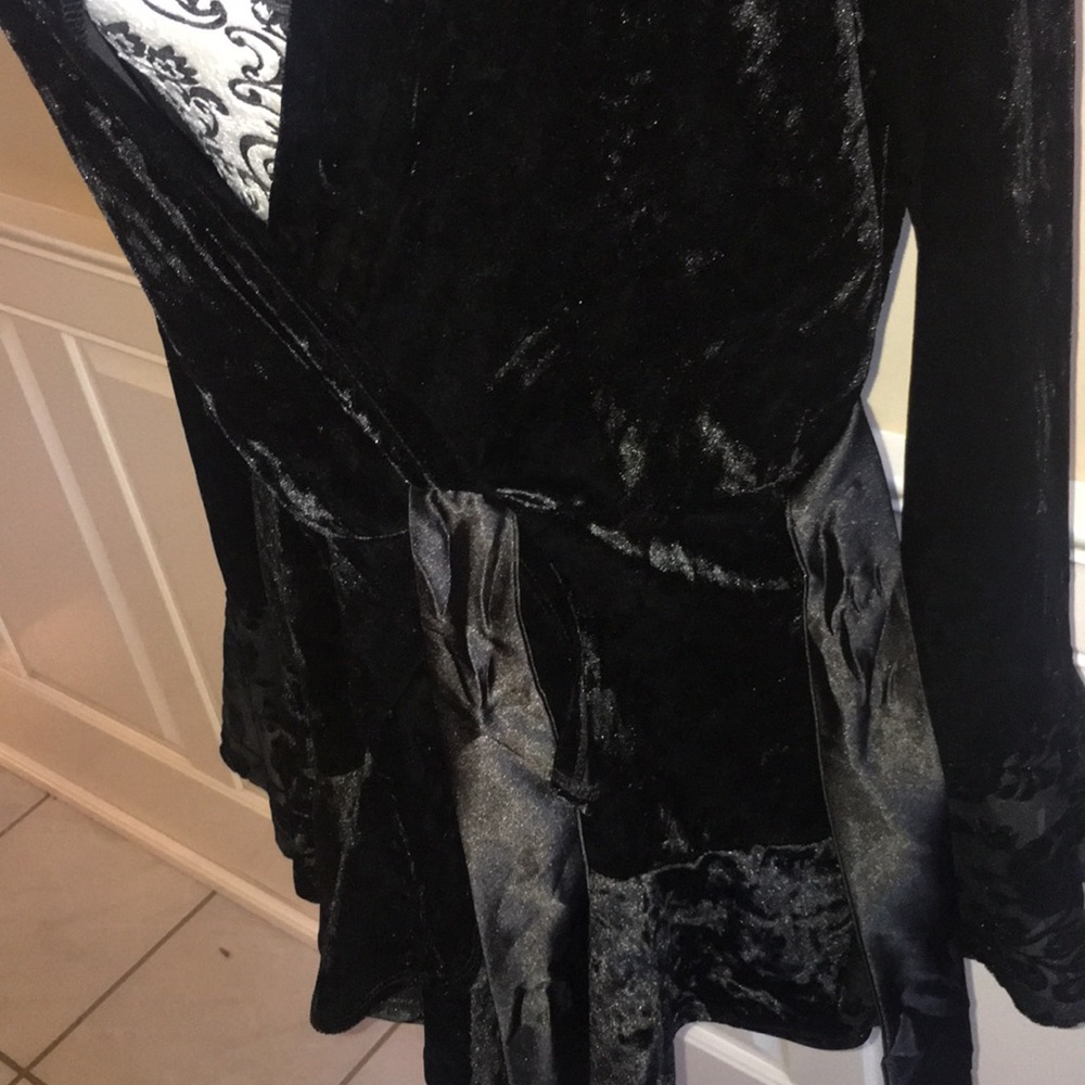 Velvet Blouse - Picture 5 of 5